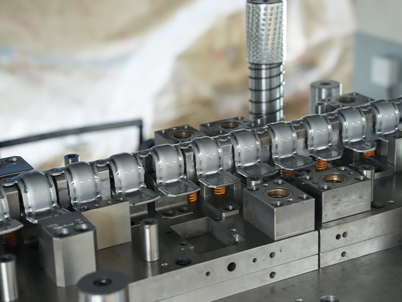 Čo sa stane v továrni na výrobu kovových častí?